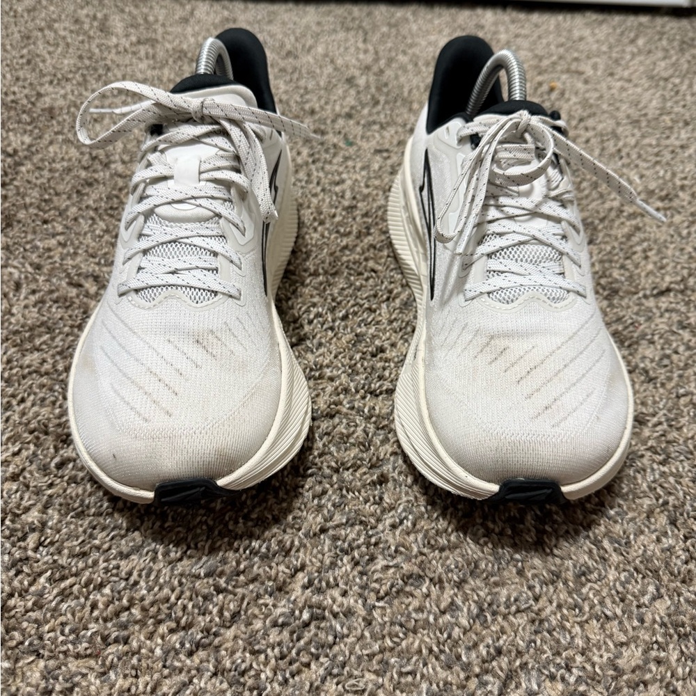 Altra Experience Flow Women's Cream Athletic Shoes - Picture 2 of 11